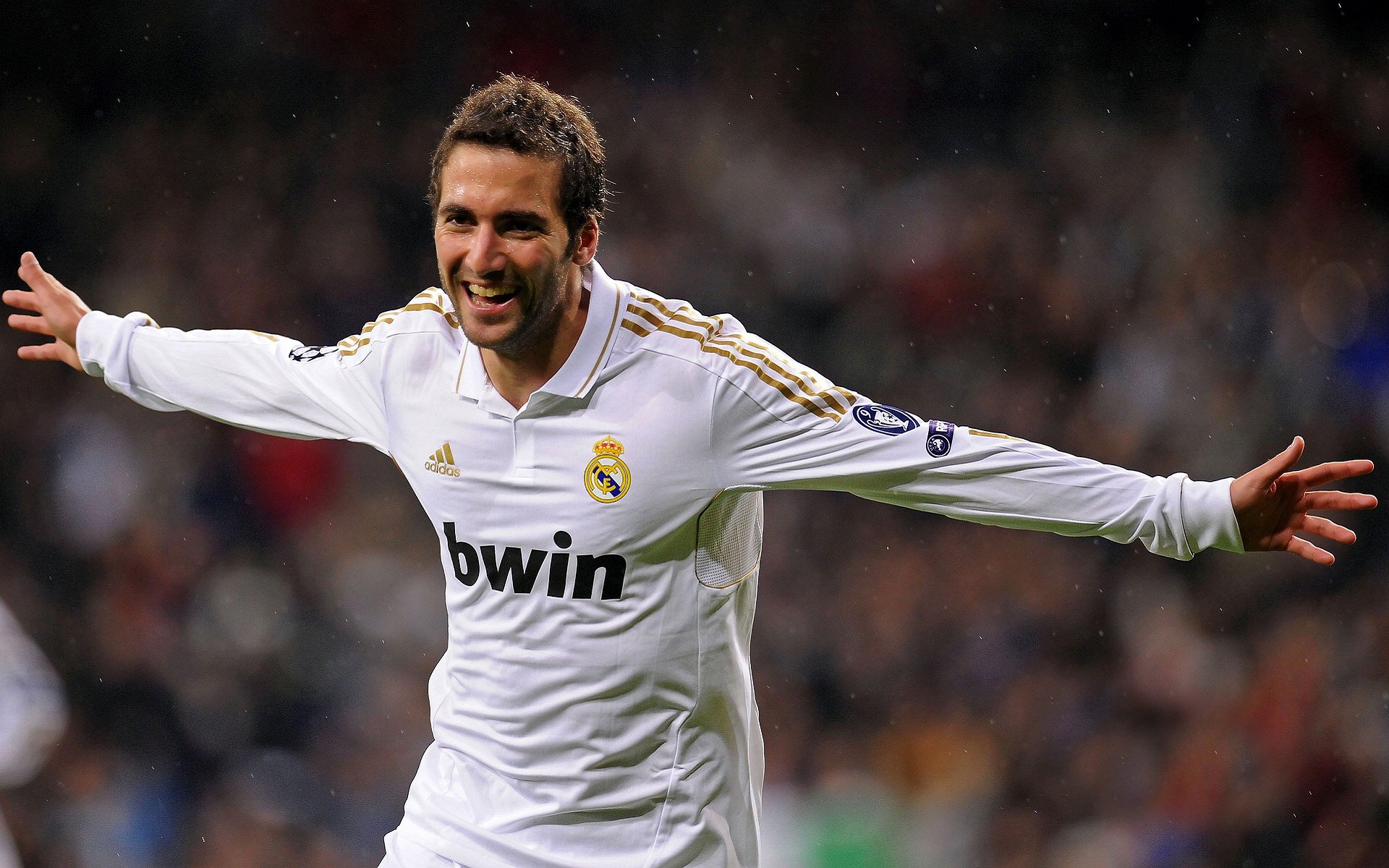 历史性冲线瞬间：惊喜逆转夺冠，历史性突破是什么意思