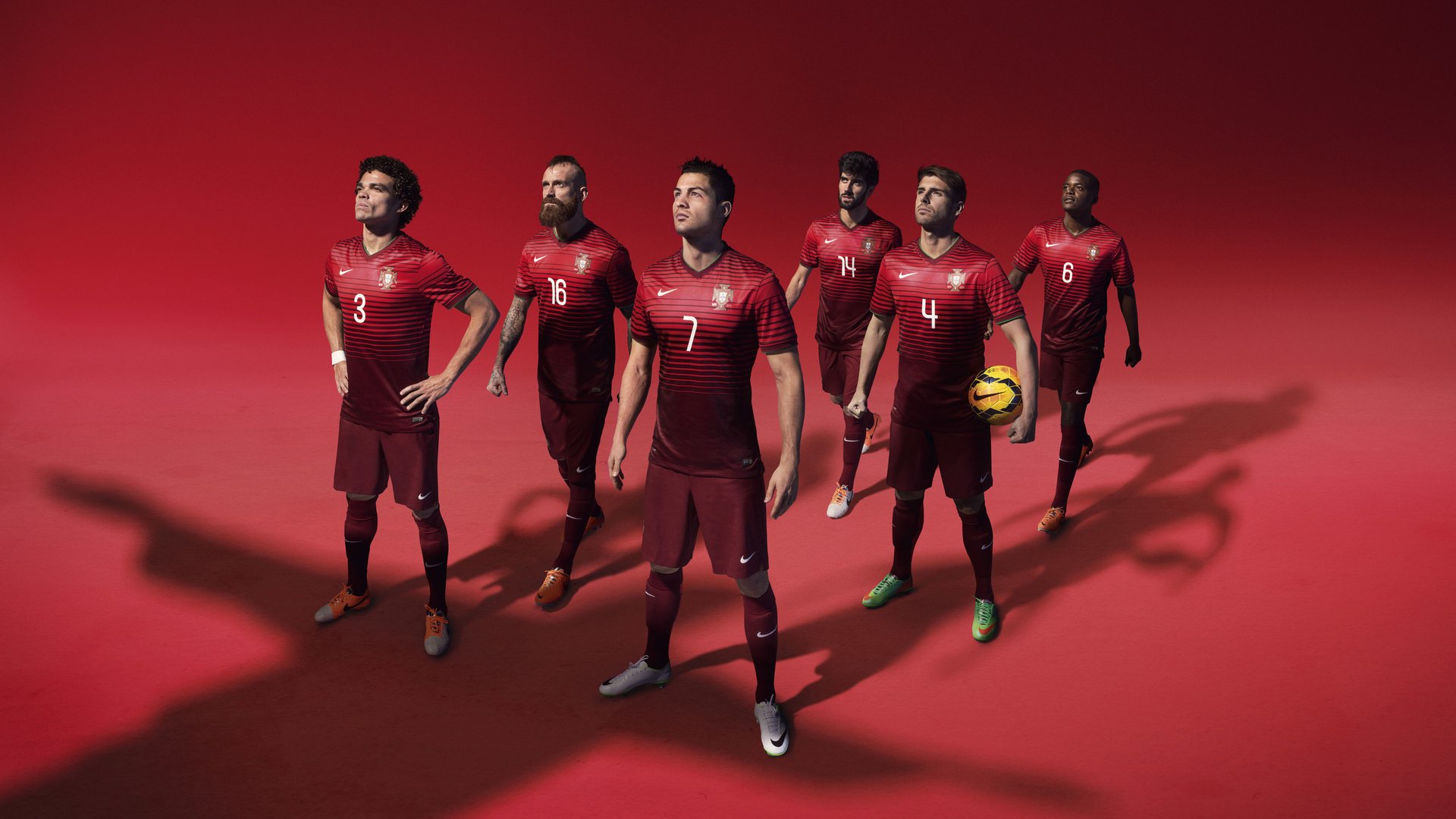 曼联后防线迎来大考,险胜对手,曼联后场名宿