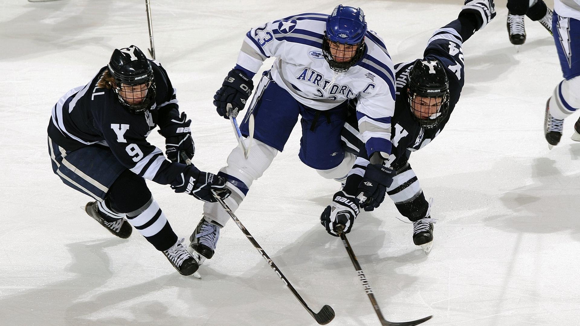 马赛新援表现抢眼，成为队内最具攻击威胁的球员，马赛队史最佳阵容